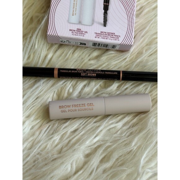 Anastasia Beverly Hills Sculpted & Defined Brow Kit
Soft Brown - Picture 10 of 10